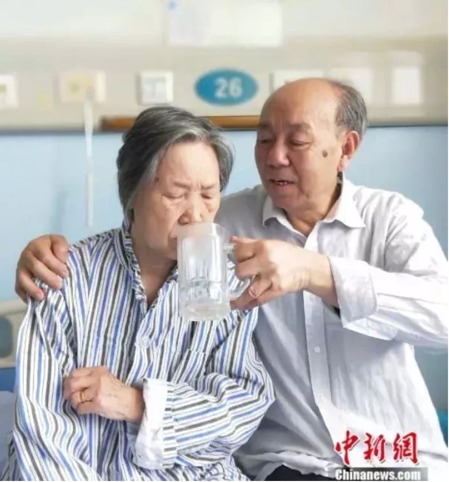 「视觉志」在这个出轨横行的世界，羡慕牵手就脸红的年代
