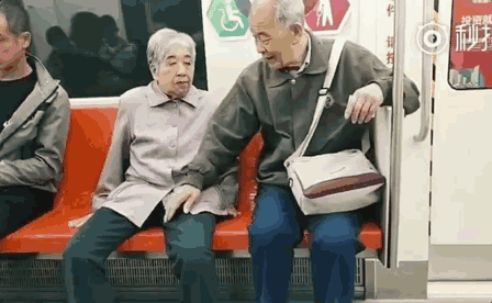 「视觉志」在这个出轨横行的世界，羡慕牵手就脸红的年代