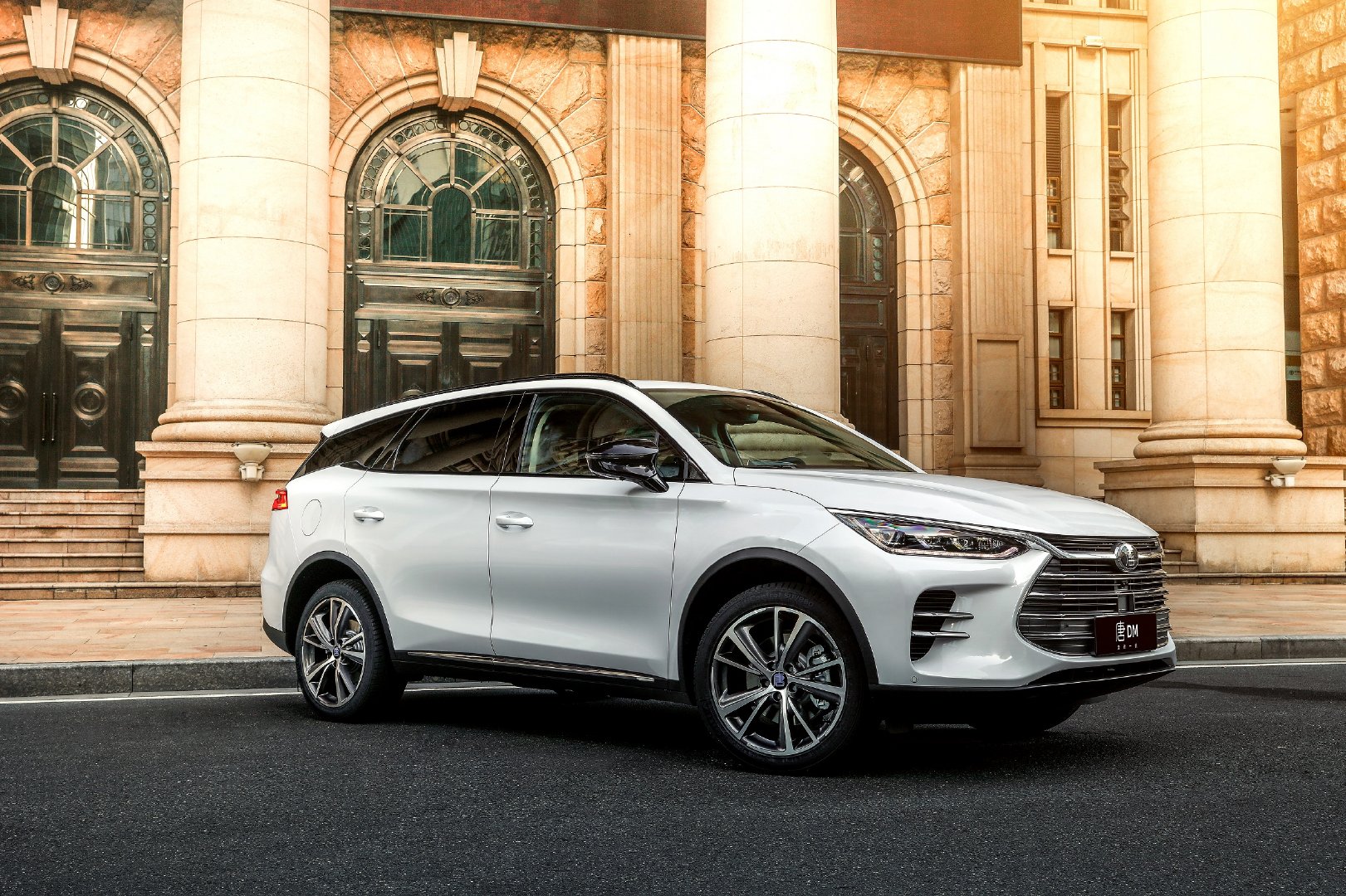 99万的新一代比亚迪唐dm,搭载双擎 三擎动力