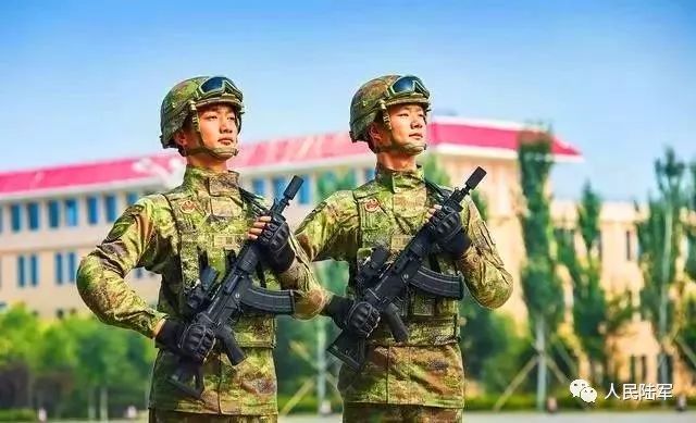 环球时报@帅！帅！帅！新式迷彩服来了！