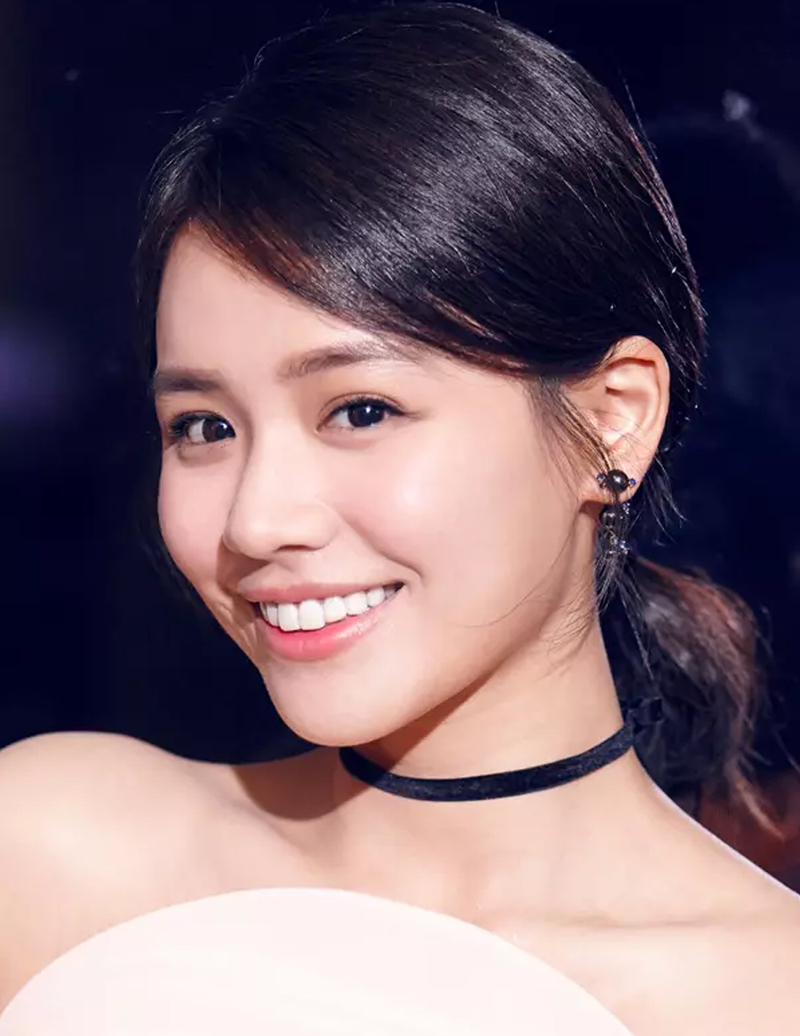 生图更好看马思纯瘦身成功重现小尖脸梳大光明头型都没在怕的