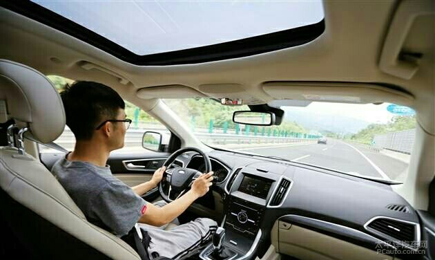 开车时每一次踩刹车是不是都要踩离合