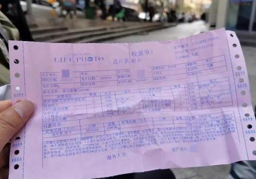 「海峡消费报」20岁女孩拍完艺术照后自杀，家属：被影楼套路消费