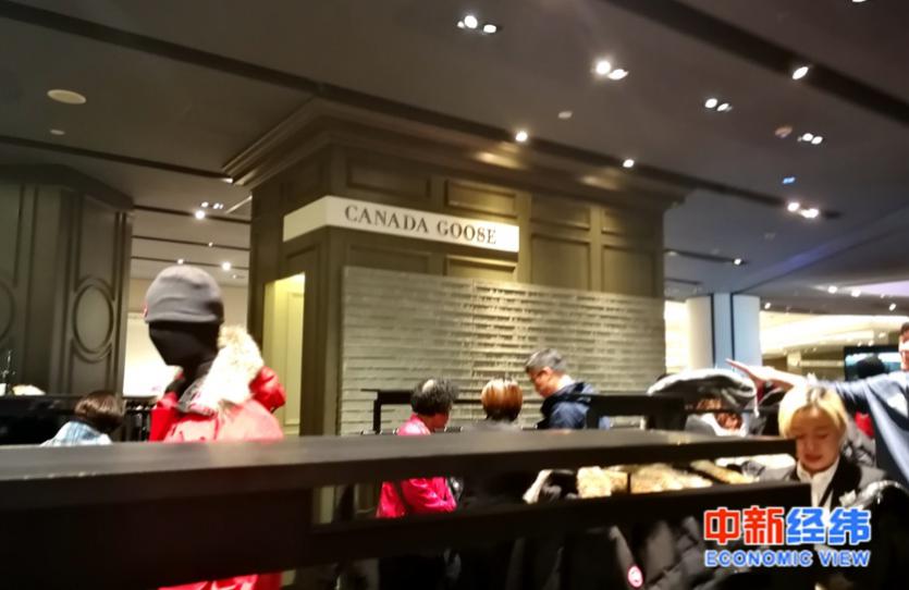 经济日报@标价上万，这个冬天国产羽绒服悄然变成了“奢侈品”？