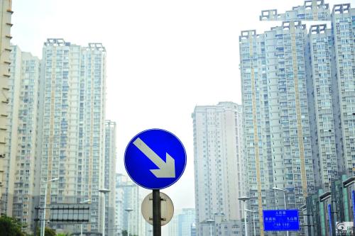 【中国质量万里行】30岁“中年”的焦虑：脱贫太难，走下坡路却很容易