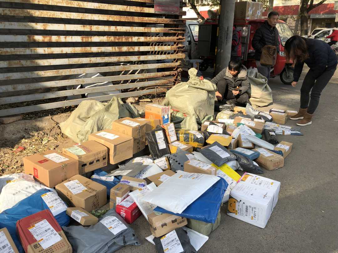 经济日报@国家邮政局：前三季度中国快递平均单价下降至每单12元