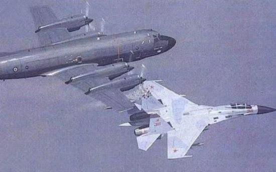 「中国小康网」F16正要轰炸库尔德总部，驾驶舱外出现白烟，飞行员被迫返航
