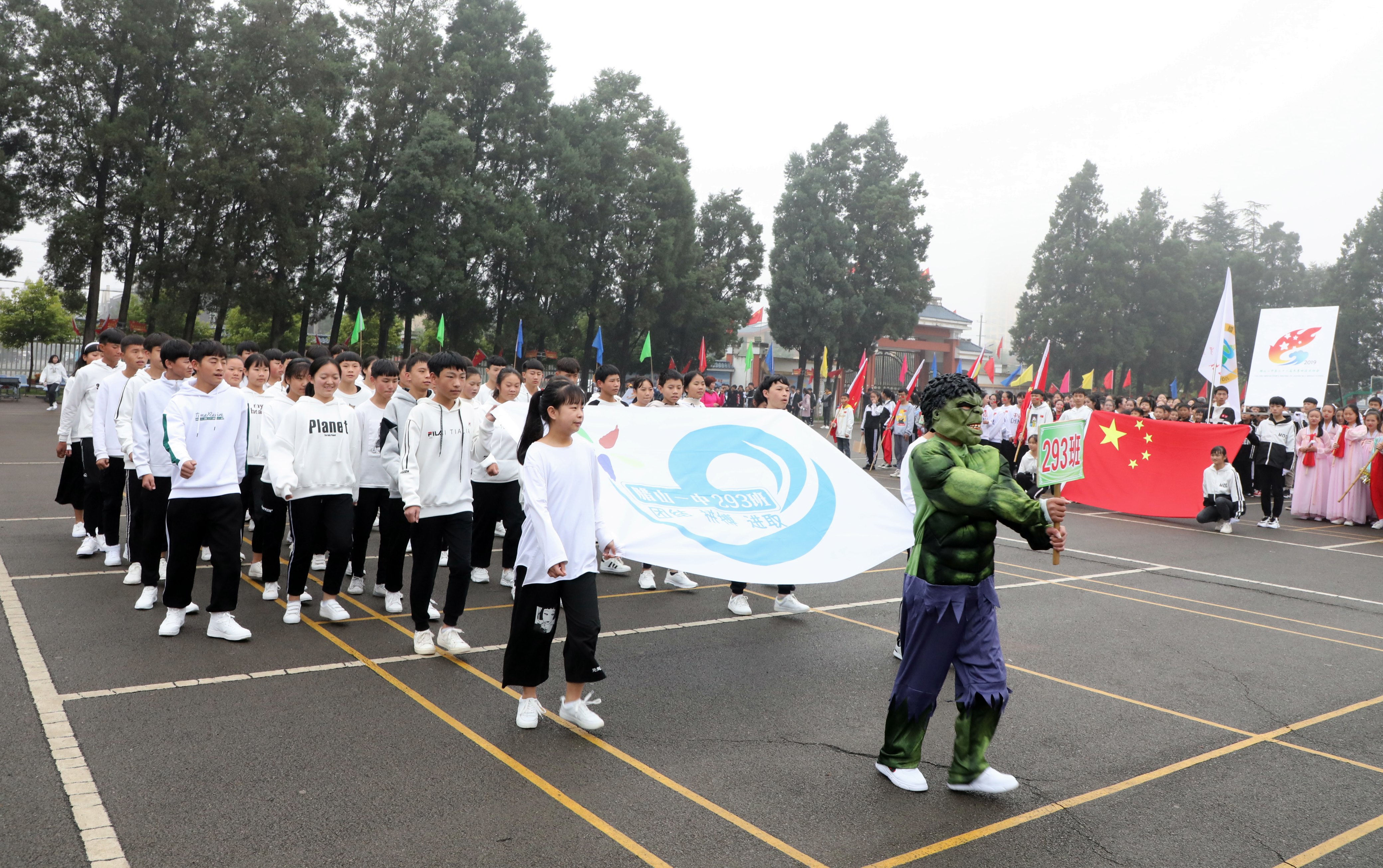 罗平腊山一中举行体育艺术节2000余名师生参加