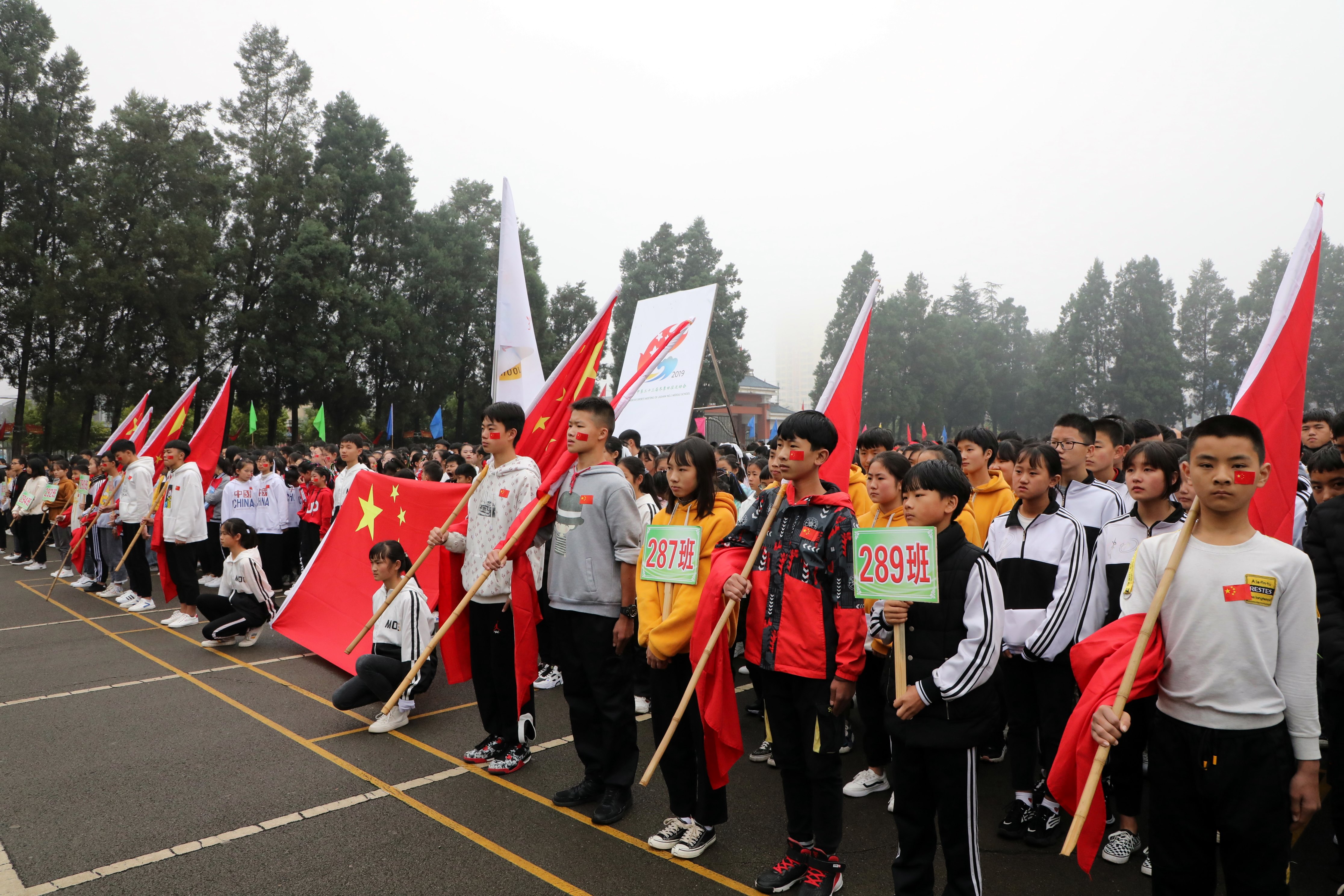 罗平腊山一中举行体育艺术节2000余名师生参加