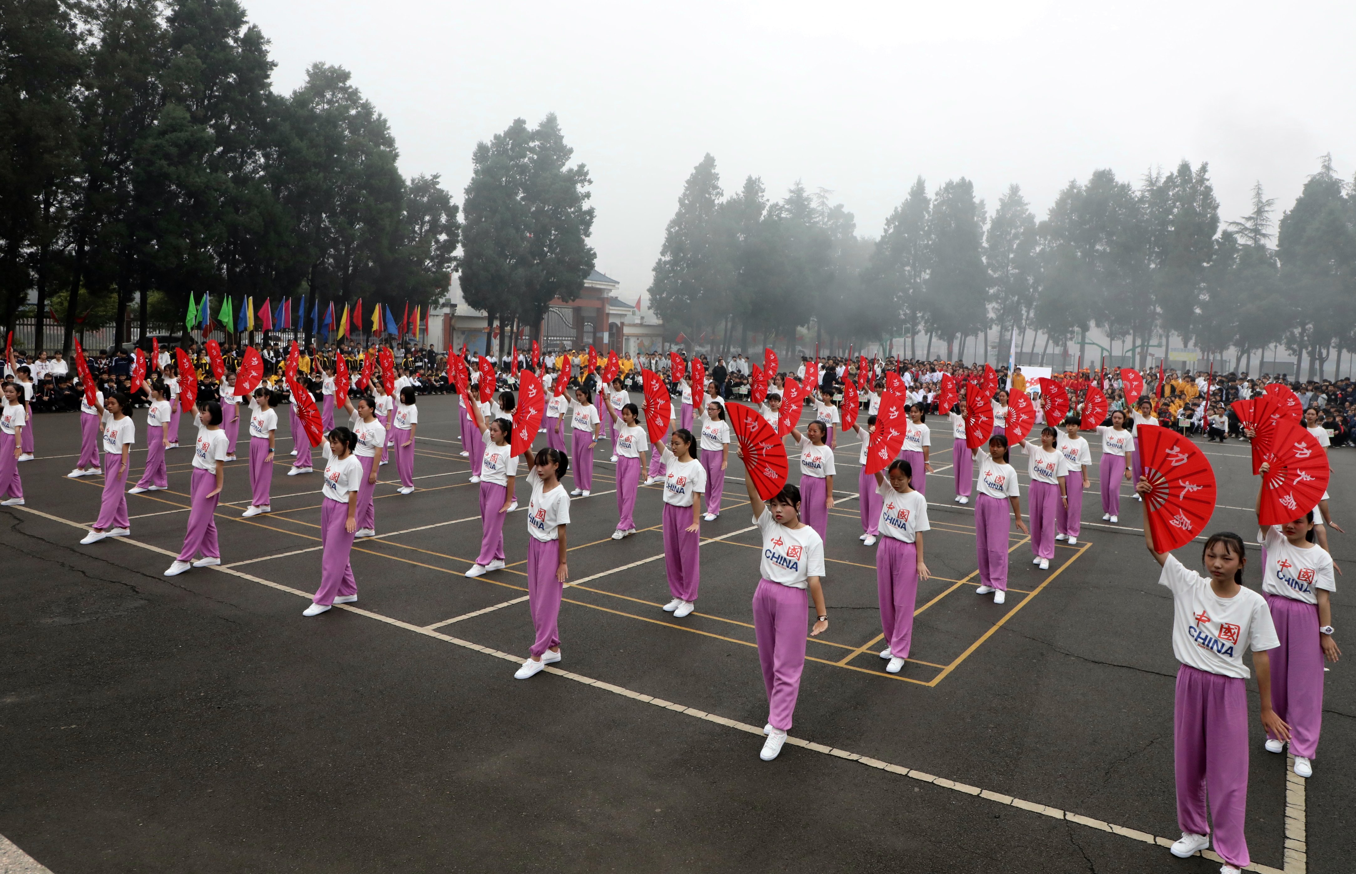 罗平腊山一中举行体育艺术节2000余名师生参加