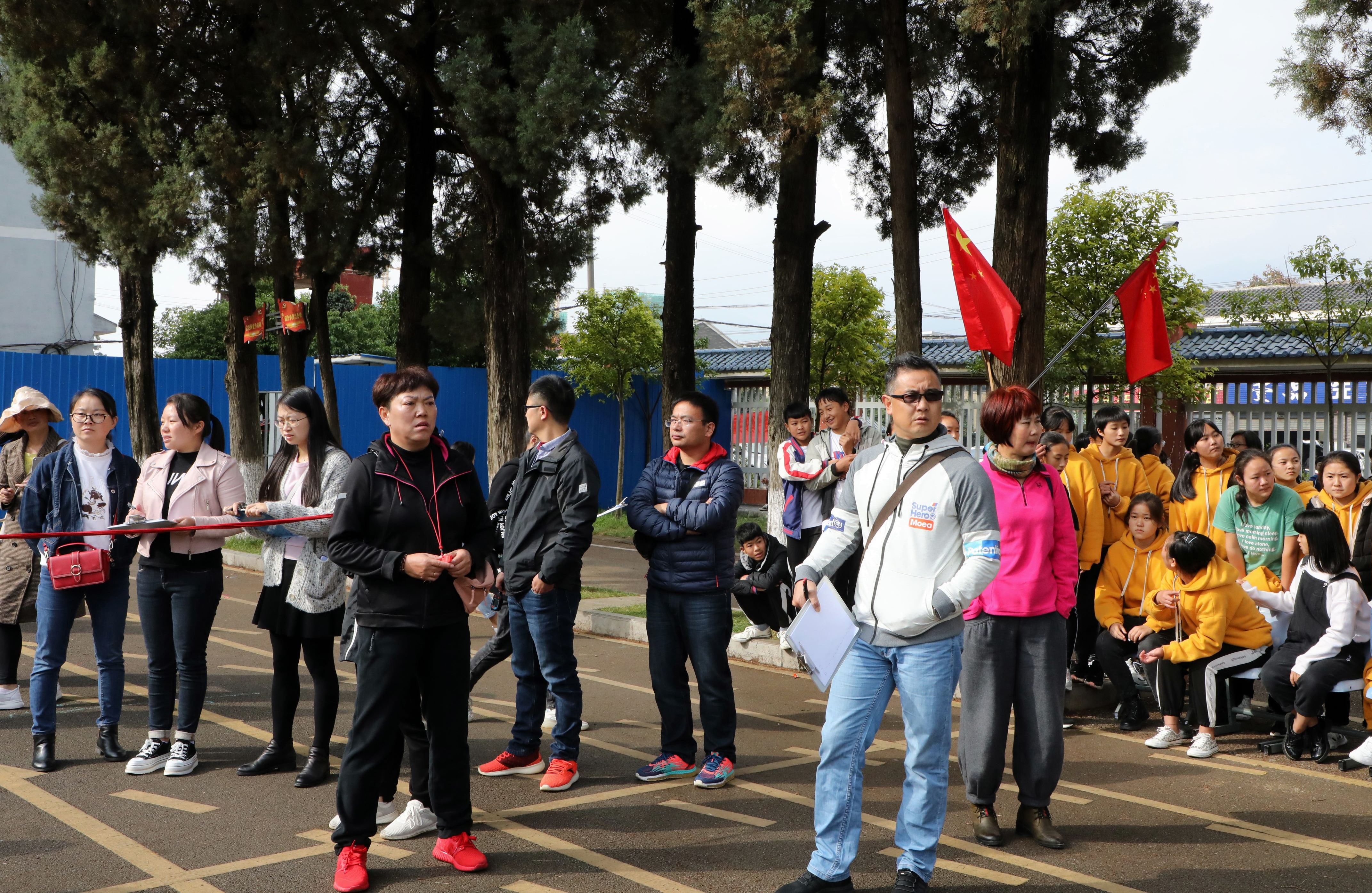 罗平腊山一中举行体育艺术节2000余名师生参加