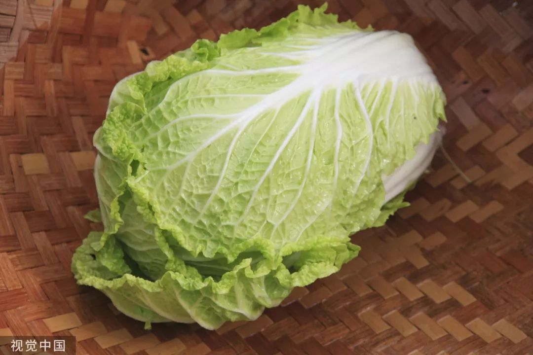 「人民日报」「提醒」大白菜上的“小黑点”到底是什么？能不能吃？