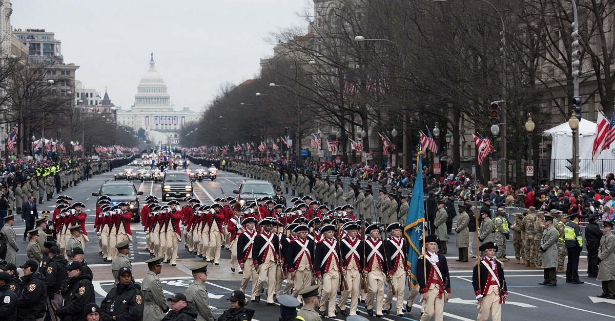 特朗普在林肯纪念堂前举行过军事庆典