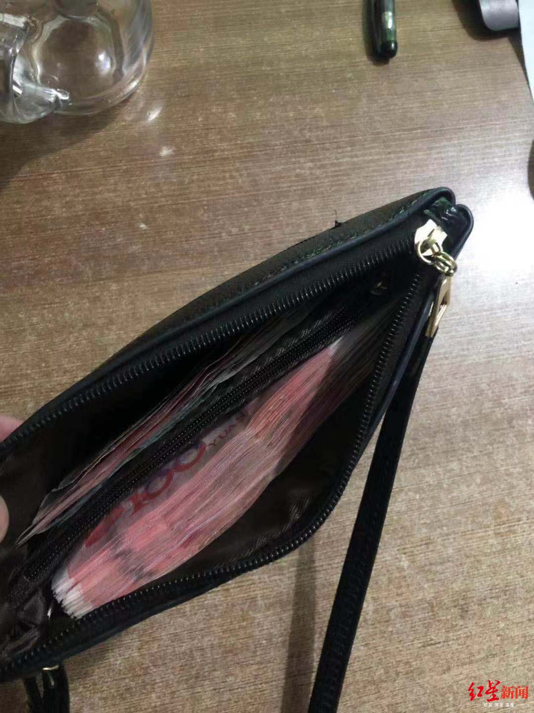 女乘客公交上遗失8000多元失而复得一个钱包的幸运旅程