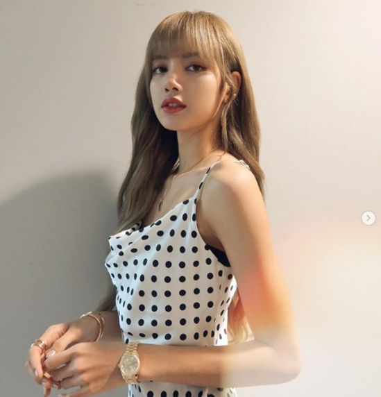 2019亚洲最美脸孔第一名lisa细腰能把发带当腰带