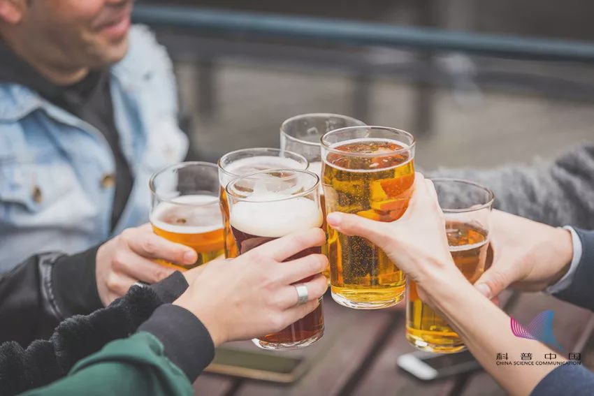 「科普中国」为什么有人千杯不醉，有人一杯就倒？酒量真能越“练”越大？