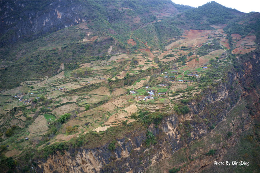 大凉山的悬崖村获300多万修梯天天走不绕路的天梯为何不搬迁