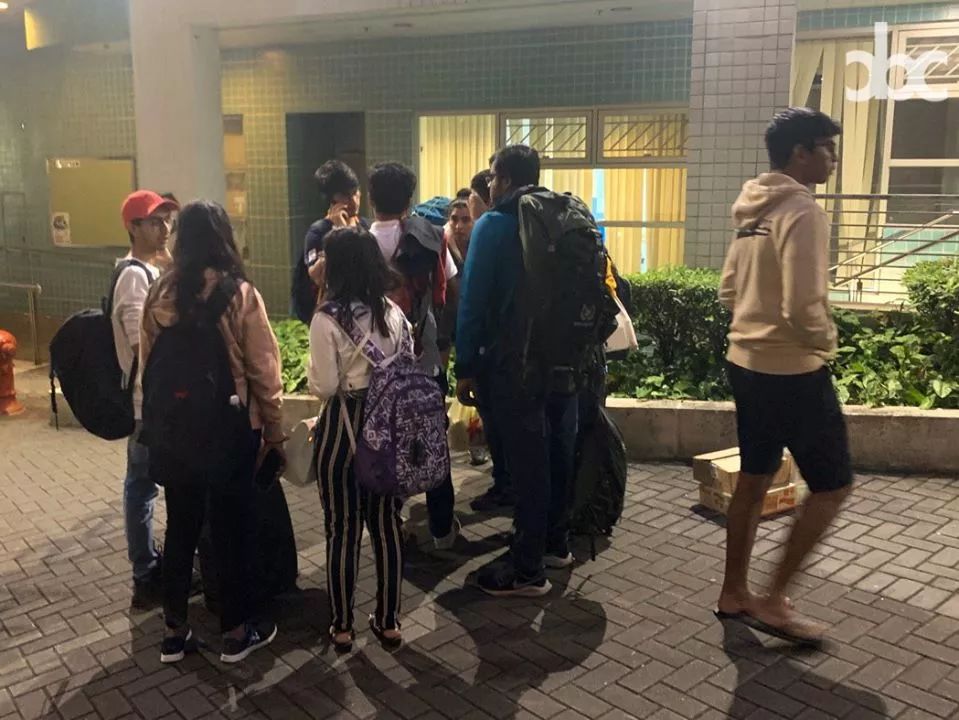 环球时报@这所香港大学建议学生：逃往内地吧