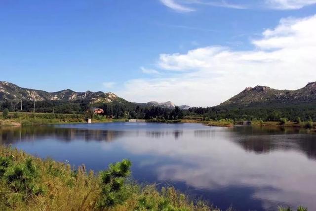 山水味儿 泰安最出名的"特产"就是山了 名山众多,巍峨多姿 泰山,徂徕