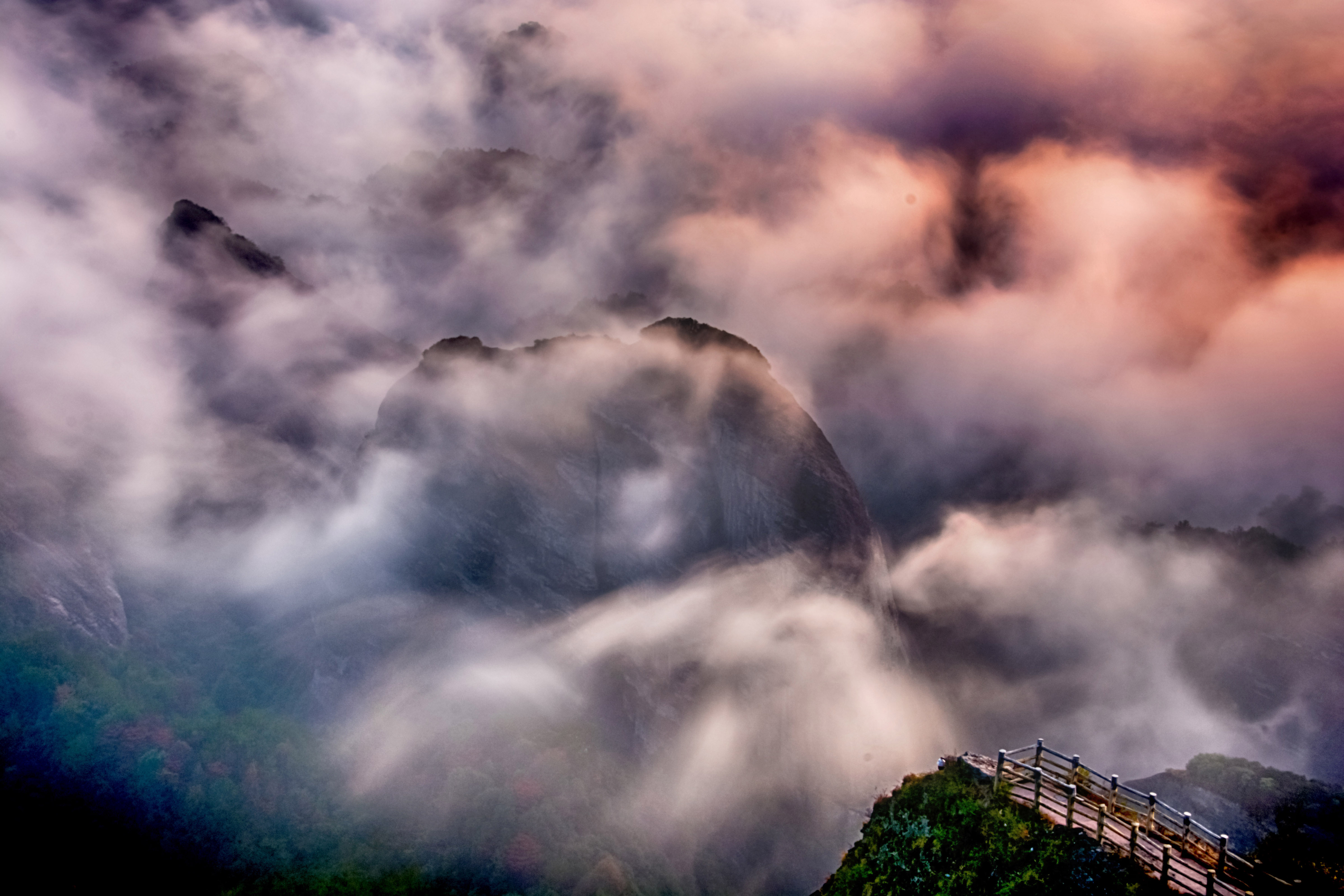 观云海看海潮不必去远方,雨后崀山云海汹涌澎湃宛若仙境可观赏