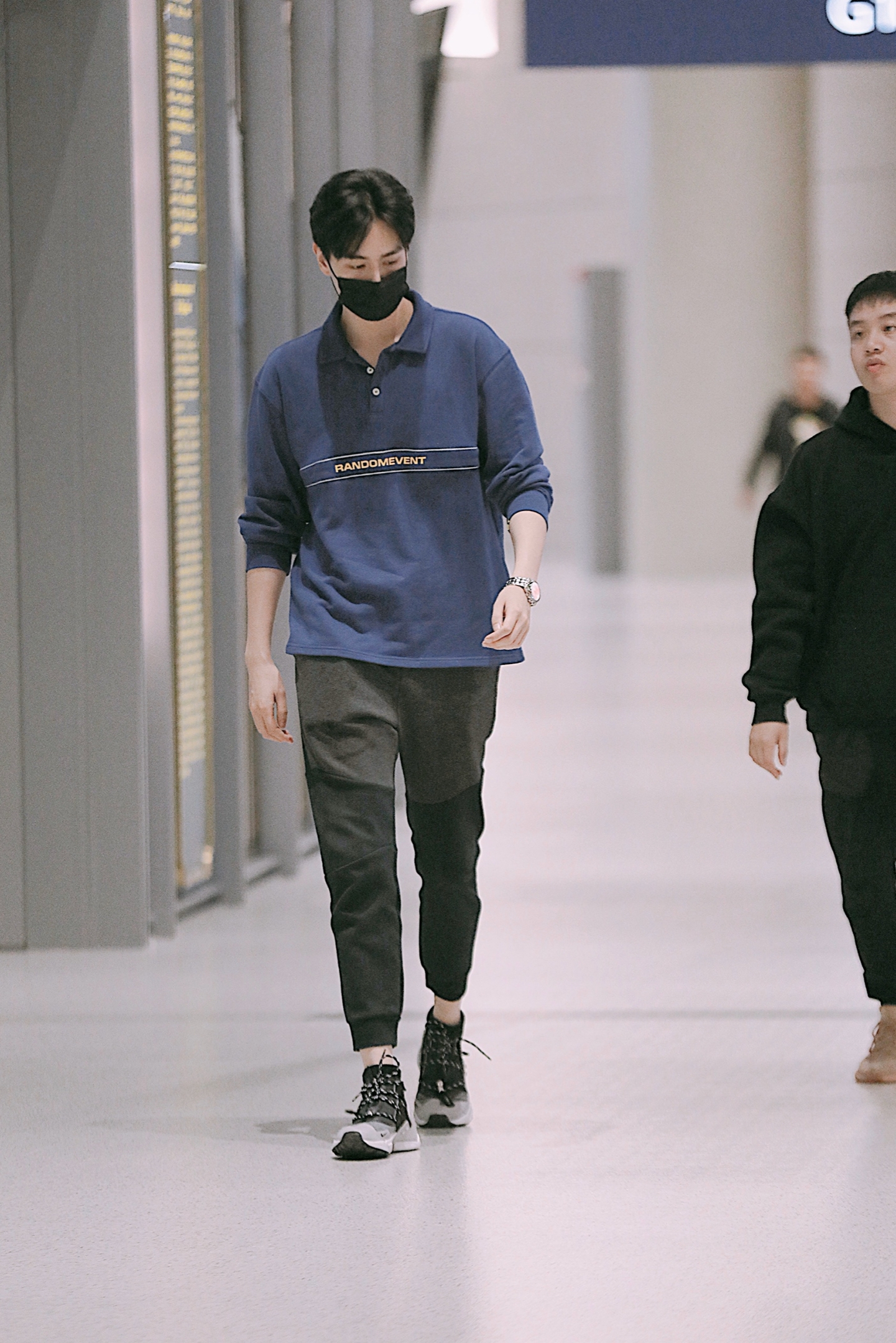 你的帅气学长已上线胡一天凹起学院风这工装服也太酷了