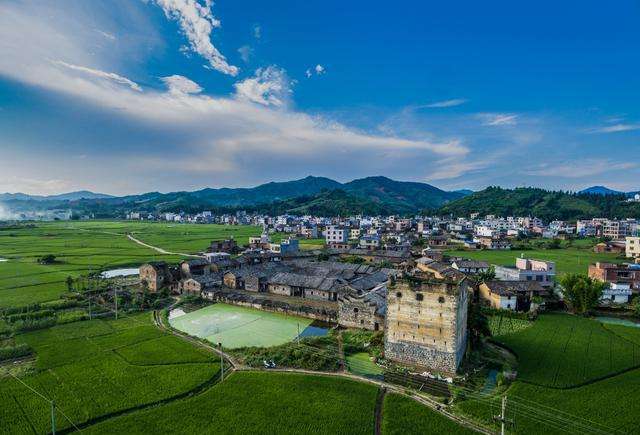 江西赣州寻乌县这里有东江源头第一岩更有漂亮的客家围屋