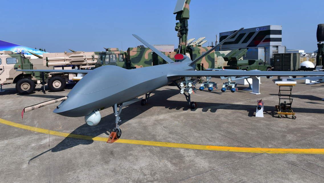 出口型歼10c亮相航展多国代表排队参观离成功出口仅差一步