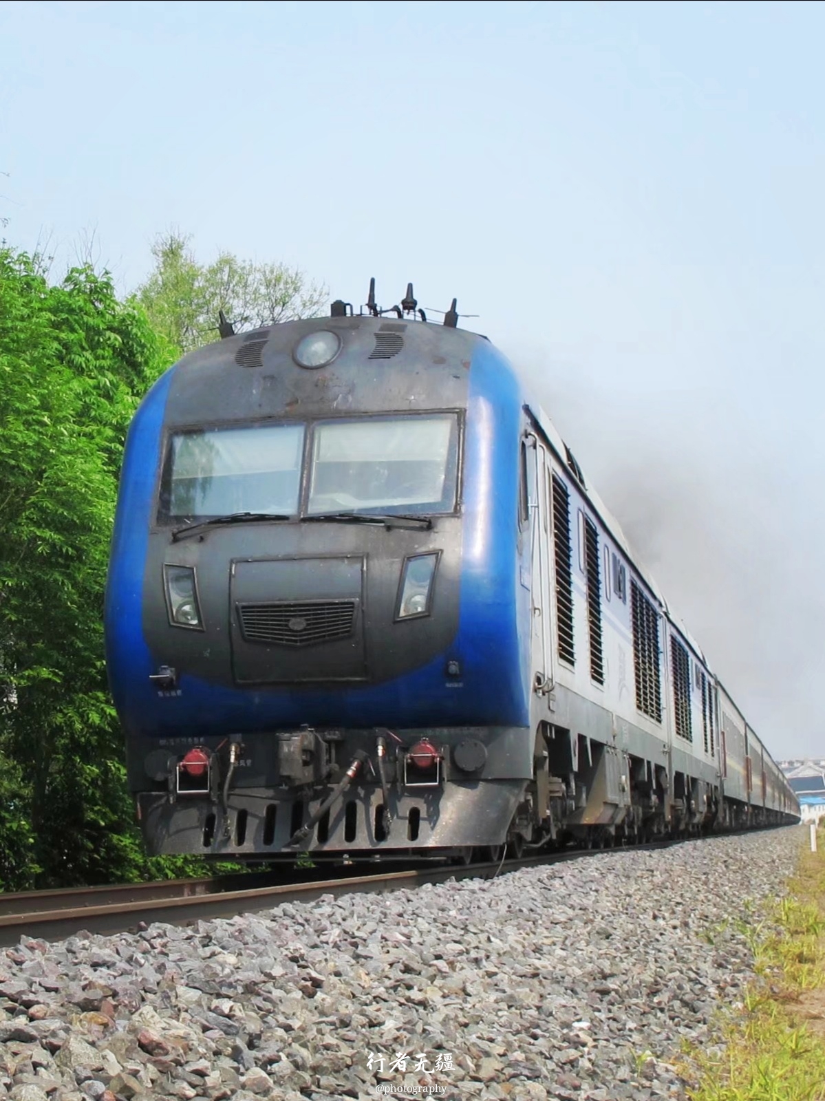 风采依旧第五次铁路大提速主力东风df11g型准高速内燃机车