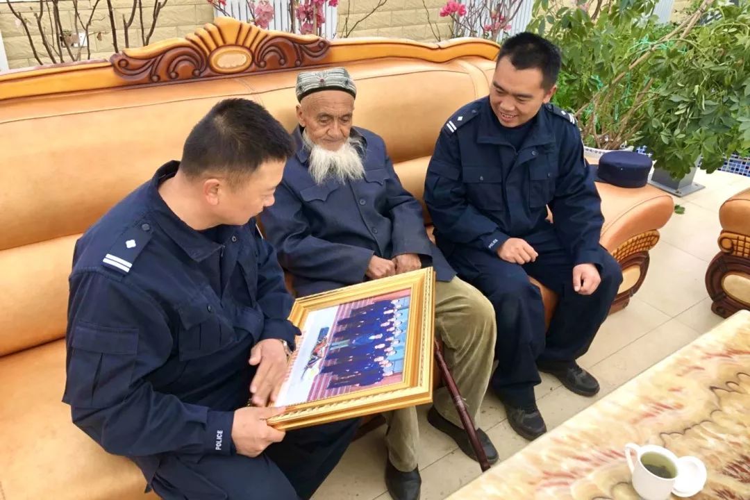「柘城县电视台」八旬维吾尔族老人：“就是死了，也要把心意送到！”