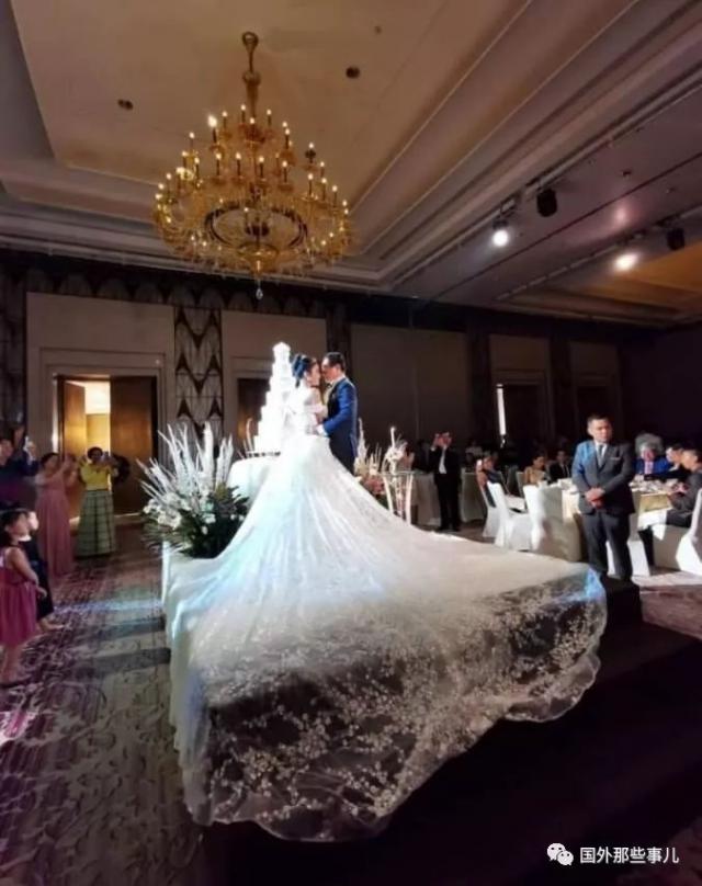 [半岛晨报]70岁大爷第一次结婚娶20岁美女为妻 送上2000万聘礼