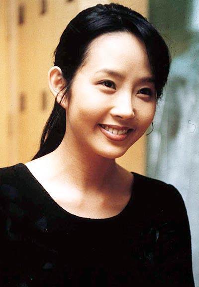 [红星新闻]雪莉不能白死！韩国掀起反“手指杀人”行动