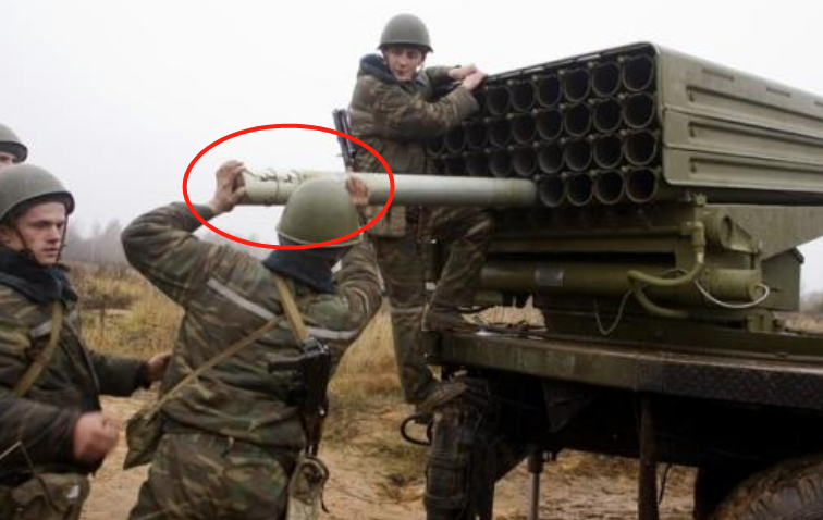 m-21of火箭弹弹体后部有折叠尾翼