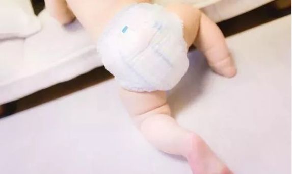 半岛晨报■29岁男子假装智障，雇20岁美女帮自己换尿布，被举报逮捕