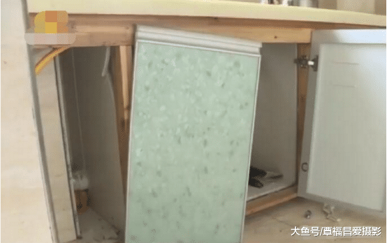 「中国质量万里行」女子花170万拍下“法拍房”，验房的时候崩溃了：地板有30个洞