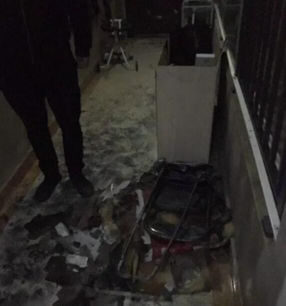 [半岛晨报]小区物业被曝光不作为？网友：是业主的问题大了