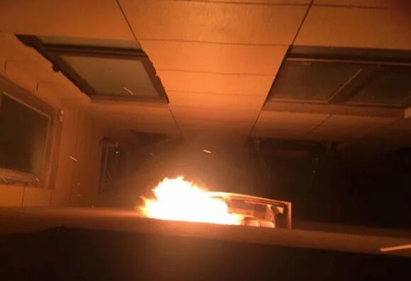 [半岛晨报]小区物业被曝光不作为？网友：是业主的问题大了