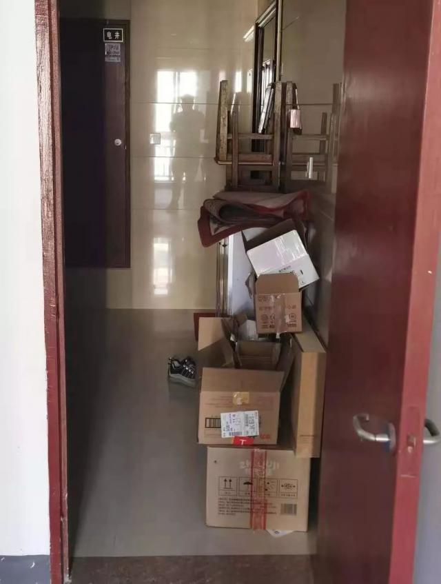 [半岛晨报]小区物业被曝光不作为？网友：是业主的问题大了