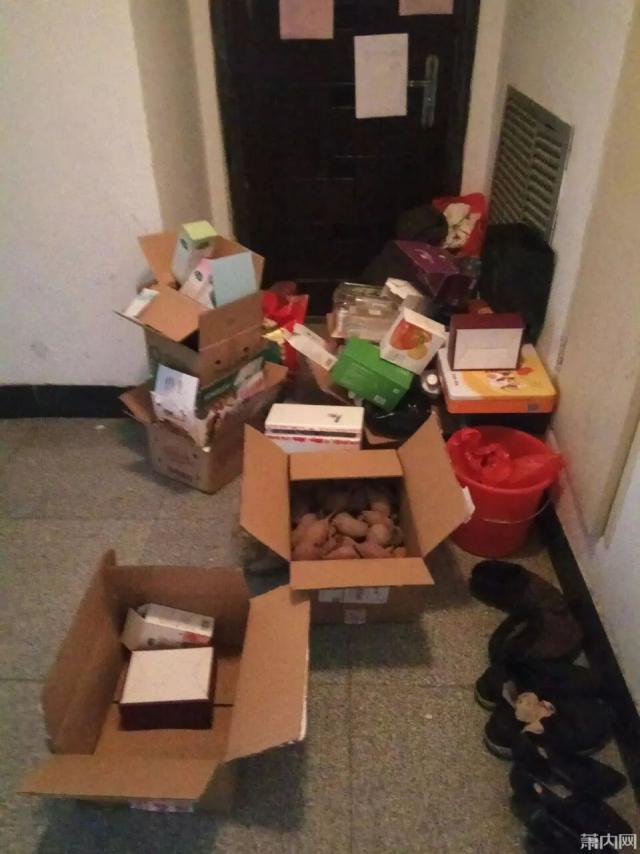 [半岛晨报]小区物业被曝光不作为？网友：是业主的问题大了