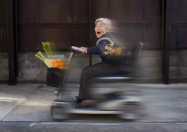 「读者」90岁网红奶奶：不给自己设限的人生，到底有多爽