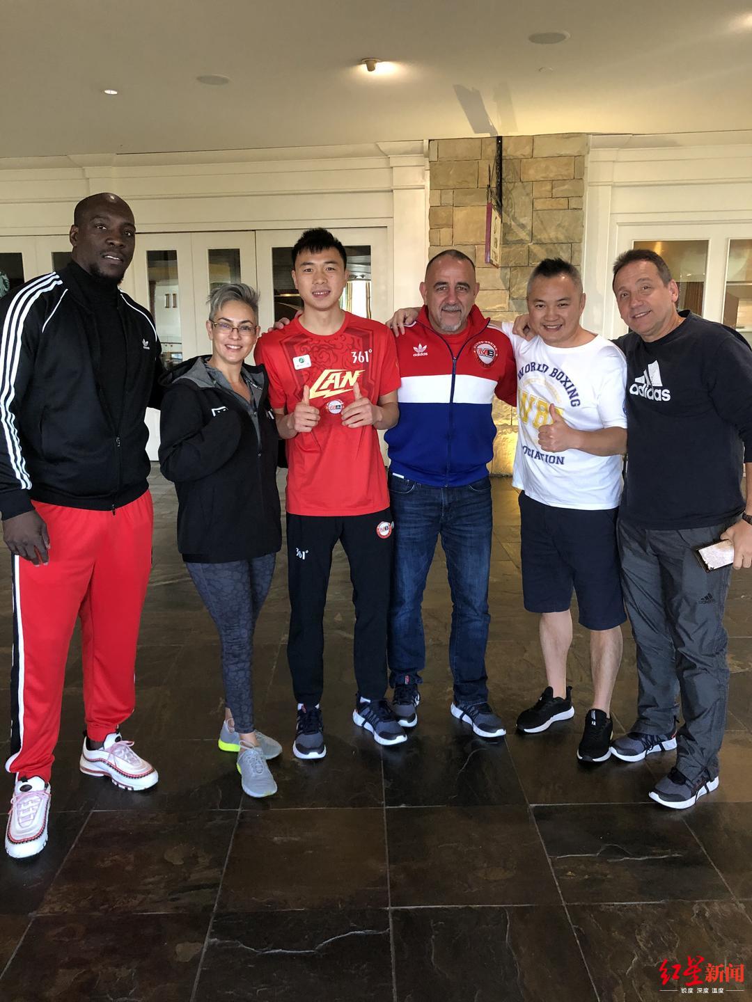 「红星新闻」12回合打出1562拳！拳王徐灿：我把金腰带又带回中国了