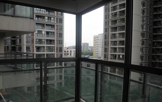 中国质量万里行■阳台为什么不要装落地窗？听行内人一说，懊悔没早知