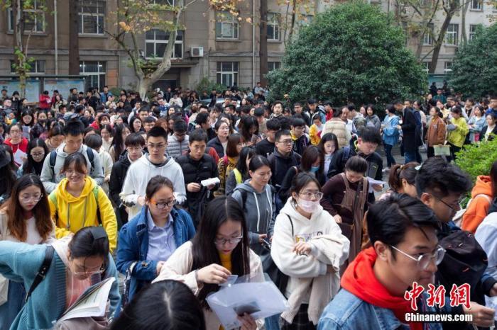 「经济日报」2020年度国考笔试落幕，平均40人竞争1岗，明年1月可查成绩