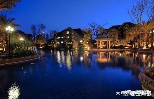 「中国质量万里行」假设开发商拿地价8000一平，房价大概卖多少？