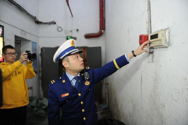 [华声在线]曼哈顿大厦存在重大火灾隐患被曝光