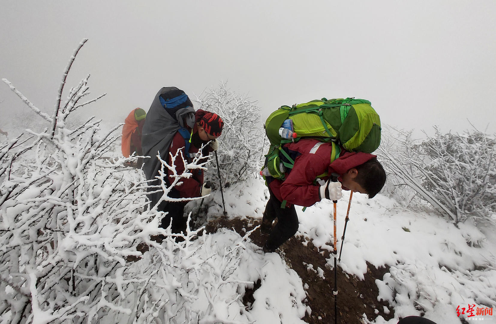 红星新闻■海拔3000米以上零下10°C 这群医务“攀登者”野外过夜