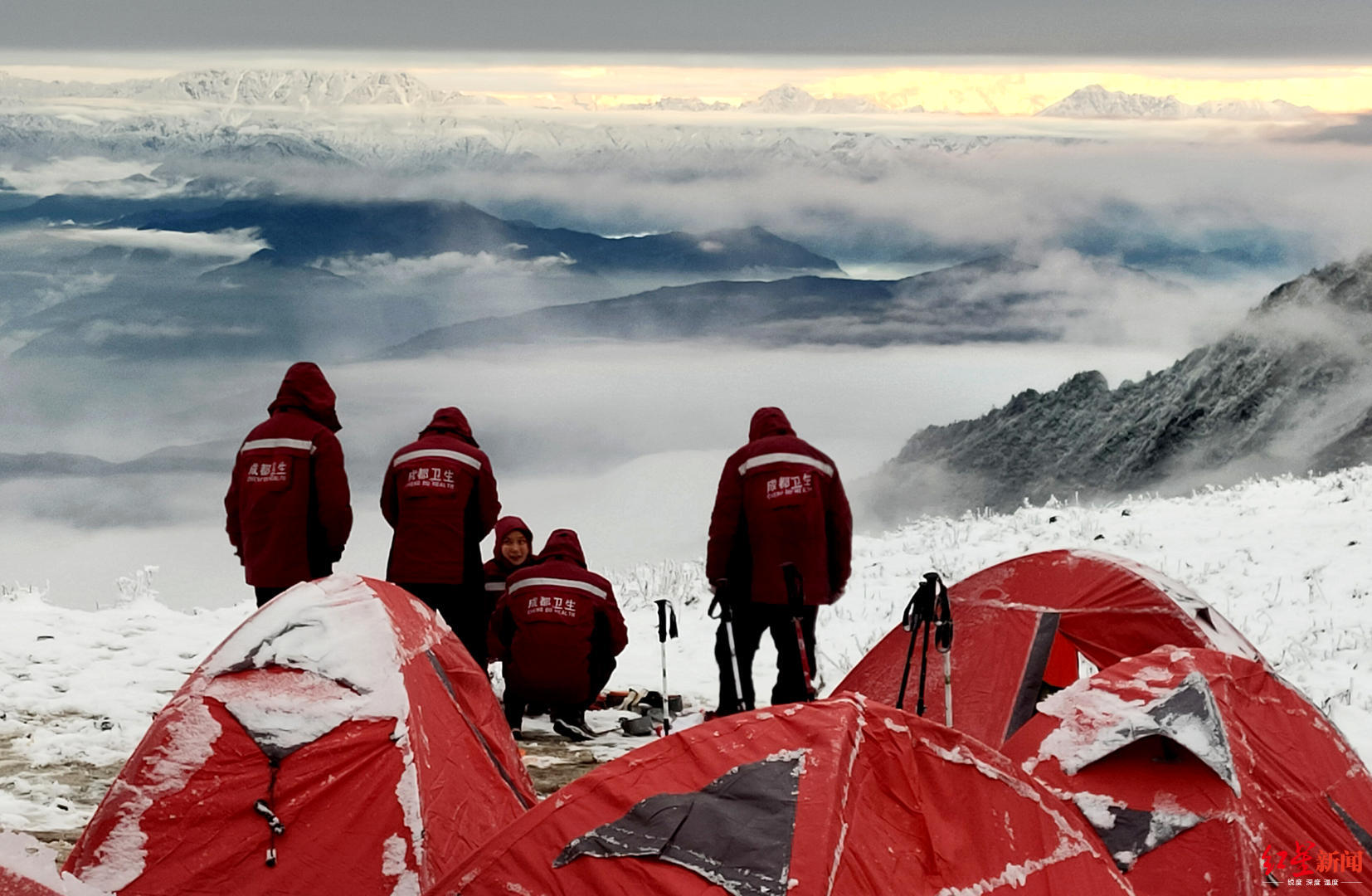 红星新闻■海拔3000米以上零下10°C 这群医务“攀登者”野外过夜