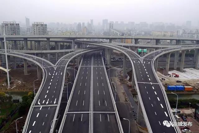 南洋机场20172017年2月,盐城南洋机场市行政服务中心城市候机楼和东台