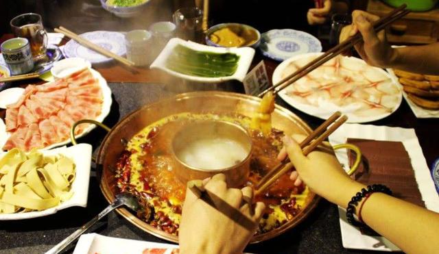 「中国食品报官方平台」“是否需要加汤”？当火锅店服务员这么问你的时候，其中意思你真懂了么？