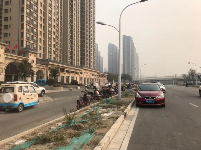 石家庄盛世御城小区门前路灯何时亮起来?