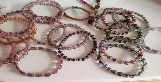 [环球时报]贪污300万买水晶的女财务科长：我这个人挺无知